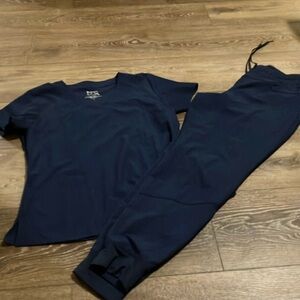 Barco One Navy Scrub Set Size Lg.
Mesh Details throughout